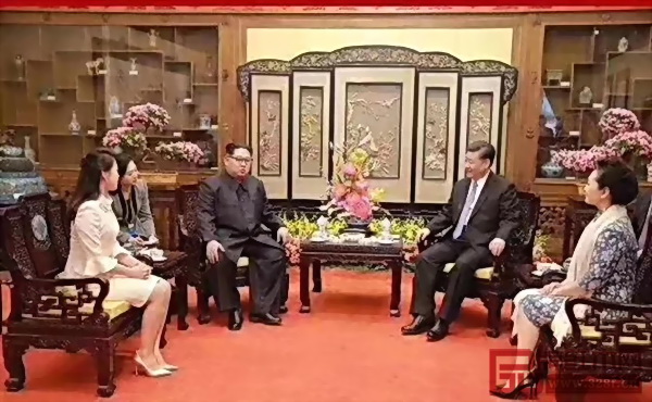 中朝两国领导人会晤时落坐中国红木家具《国宾沙发》